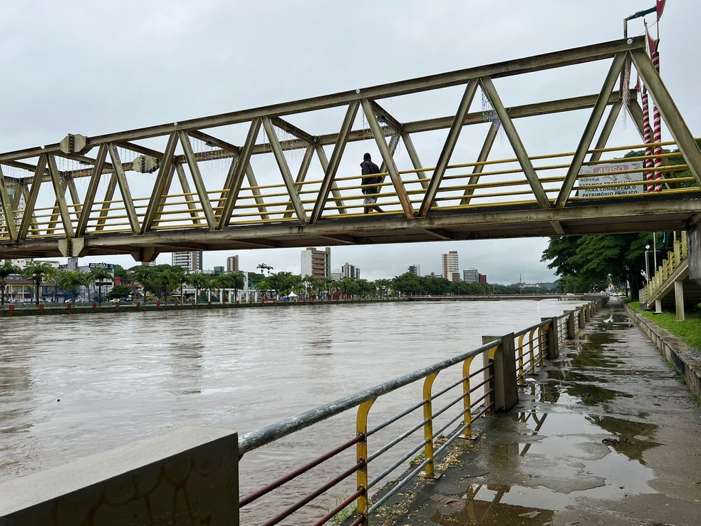 Ponte sobre o rio Cachoeira, em Itabuna, Bahia — Foto: Paulo Santana