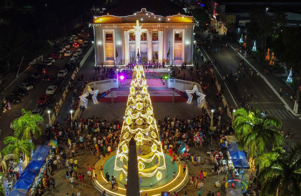 Mais de 100 músicos participaram da cantata de Natal na noite dessa sexta-feira (23) em Rio Branco — Foto: Marcos Vicentti/Secom