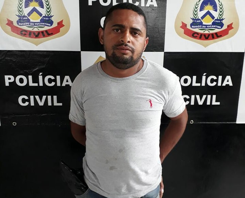 Homem foi preso em AraguaÃ­na suspeito de exigir pagamento para nÃ£o divulgar fotos de jovem (Foto: DivulgaÃ§Ã£o)