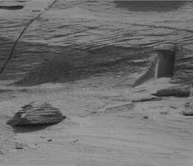 Imagem que lembra um portal foi capturada em Marte (Foto: NASA)