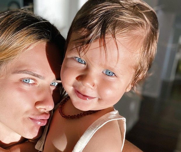 Giovanna Ewbank posa com o filho Zyon (Foto: Instagram/Reprodução)
