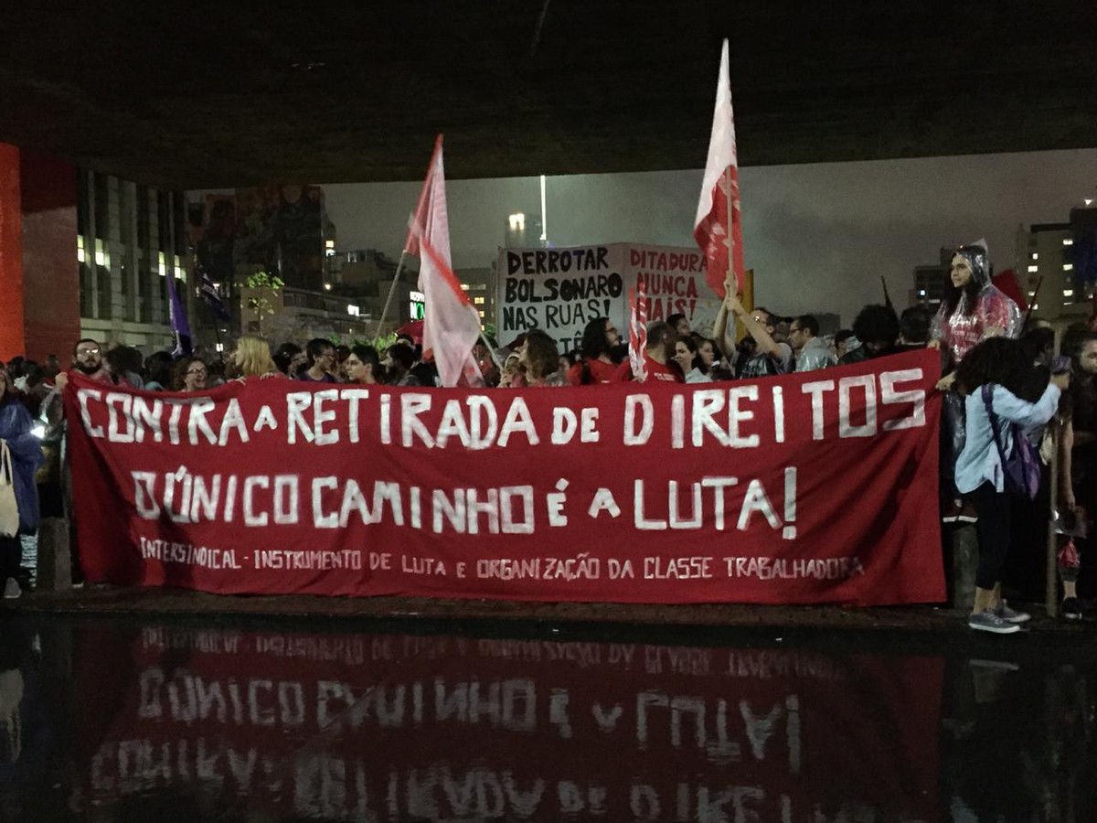Protesto contra o governo federal fecha parte da Avenida Paulista