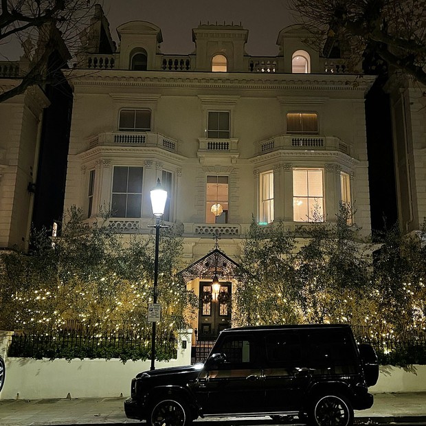 Beckhams iluminam mansão em Londres (Foto: Instagram/ Reprodução)
