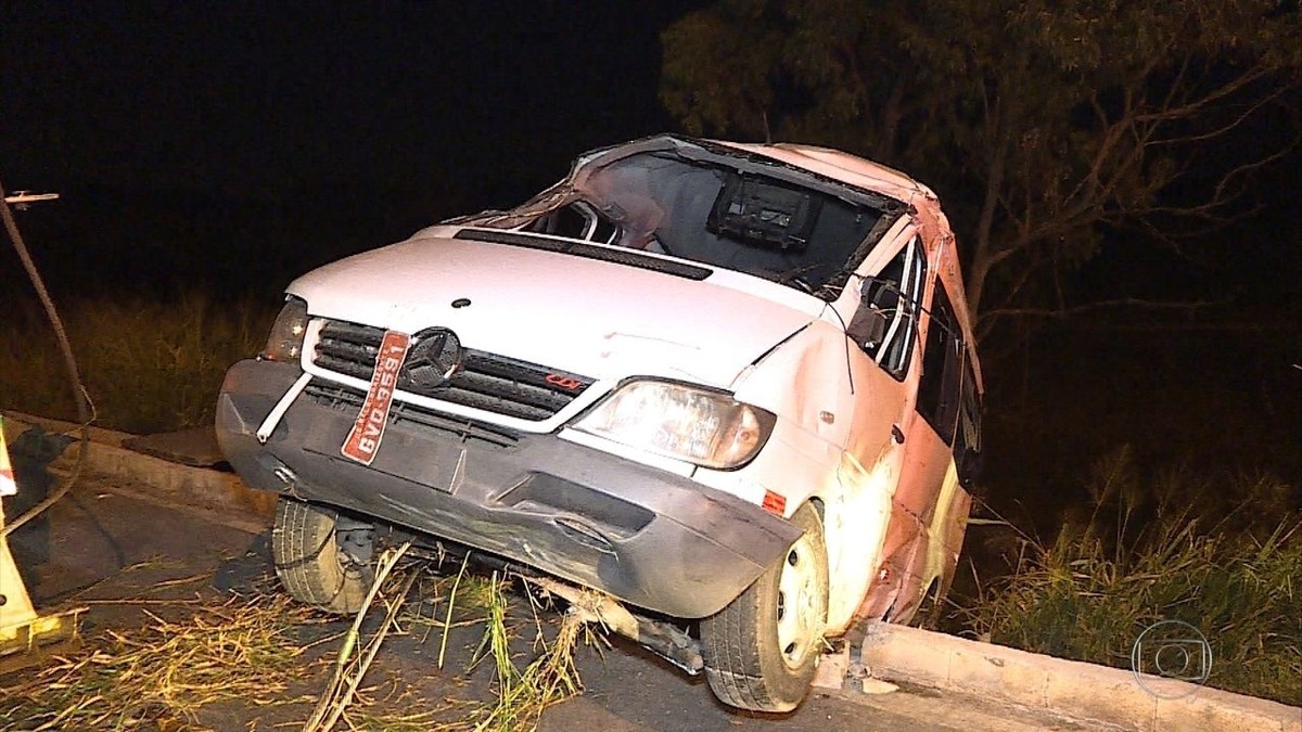 Acidente com van deixa vários feridos na BR040, em Ribeirão das Neves Minas Gerais G1