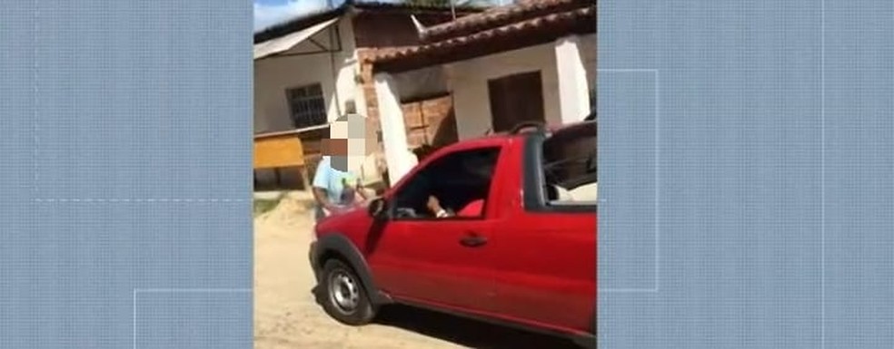 Mulher de 55 anos estava na frente do veículo quando o irmão dela arrancou com o carro no município de Pentecoste, no interior do Ceará. — Foto: Reprodução
