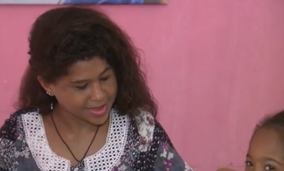 Prestes a ser adotada, adolescente sonha encontrar pai, que não vê há cerca de 9 anos — Foto: TV Bahia