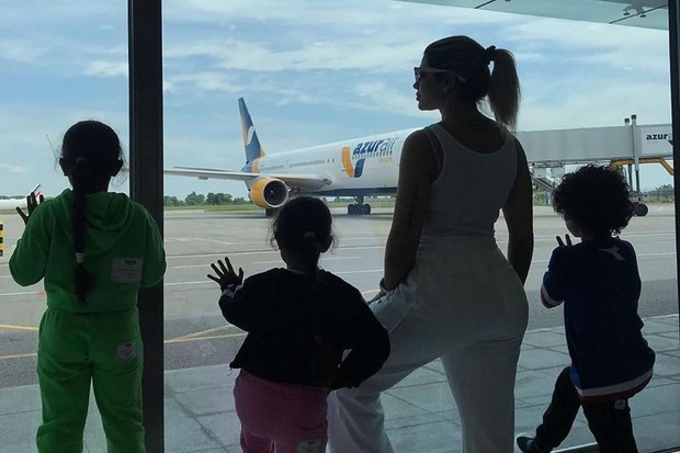 Dani Souza e os filhos (Foto: Reprodução/Instagram)