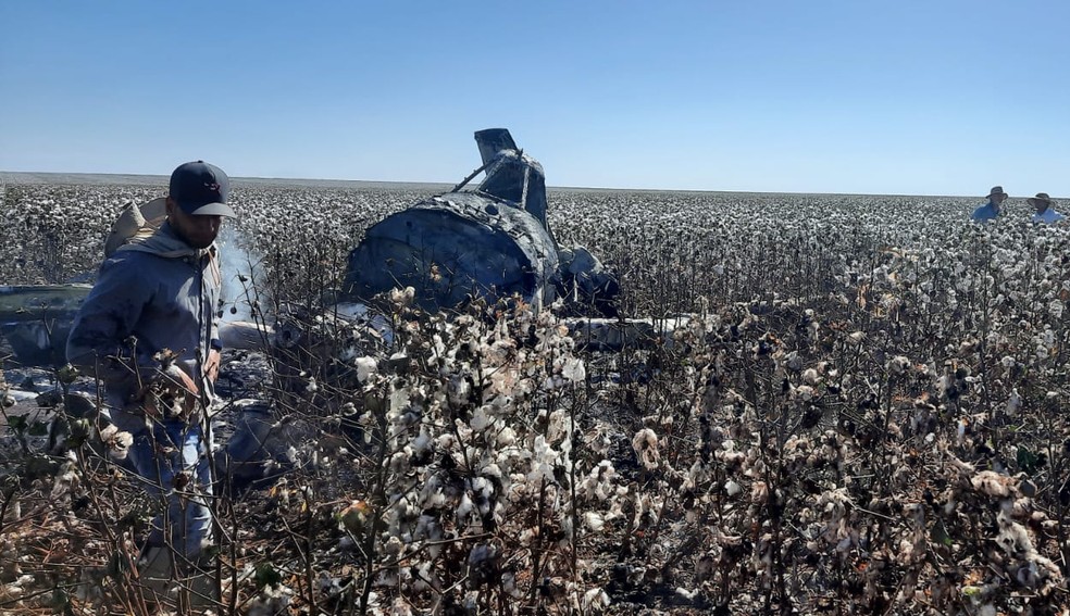 Piloto sofreu graves queimaduras depois da queda do avião agrícola — Foto: Reprodução