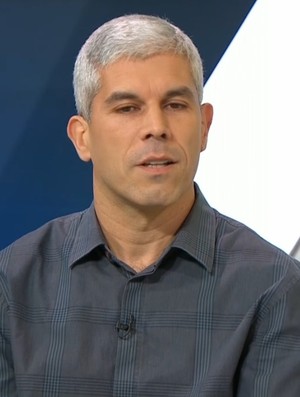 Osorio deveria resolver seu futuro o mais rápido possível, diz Ricardinho