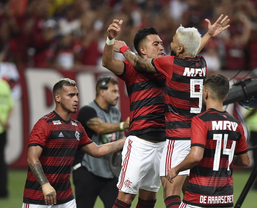 Uribe entrou no segundo tempo e marcou o gol da virada do Flamengo — Foto: André Durão