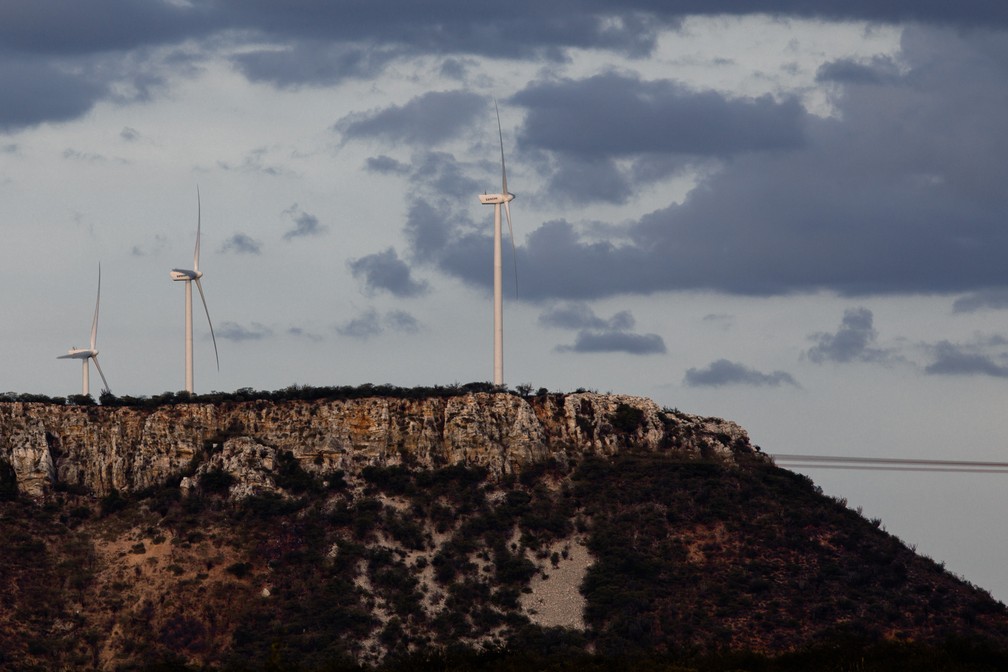 Turbinas de um parque eólico são vistas na região do norte da Bahia, perto da cidade de Juazeiro — Foto: Marcelo Brandt/G1