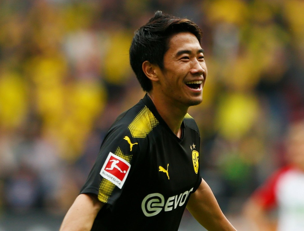 Kagawa comemora o gol da vitória do Borussia Dortmund contra o Augsburg (Foto: Reuters)