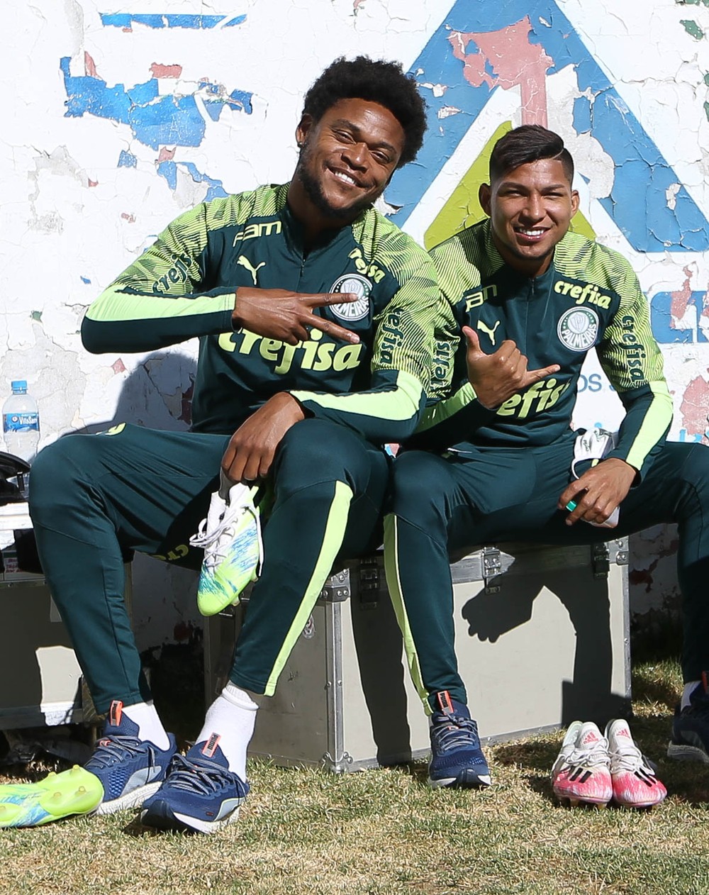 Quem será titular? Luiz Adriano volta e reencontra Palmeiras com Rony em alta como 9