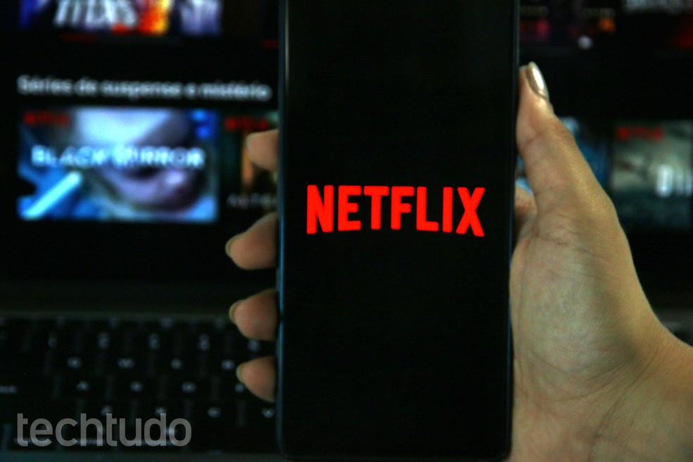 Netflix começa a cobrar por acessos realizados fora da residência principal no Brasil — Foto: Fernando Braga/TechTudo