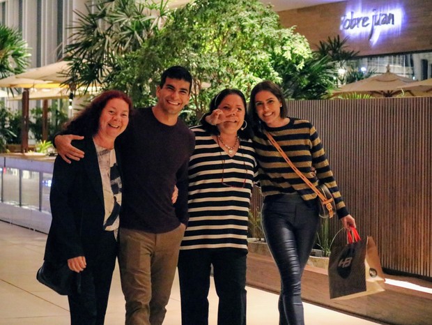 Deborah Secco, Hugo Moura e família (Foto: Instagram/Reprodução)