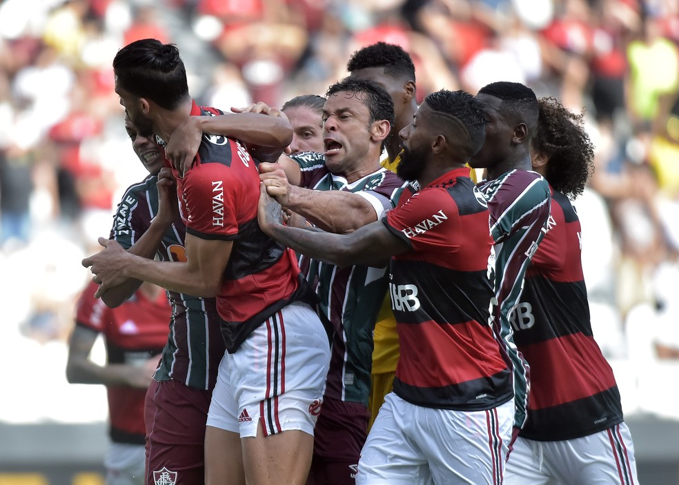 Em carta à Ferj, Flamengo fala em arbitragem catastrófica e reclama de jogadores do Fluminense