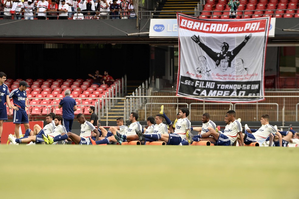 Jogadores do São Paulo no Morumbi — Foto: Marcos Ribolli