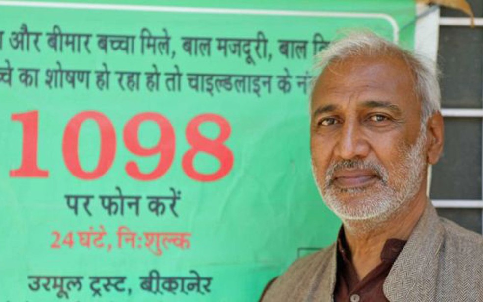 Arvind Ojha, líder da organização Urmul Trust, diz que a idade média de casamento está aumentando, mas ainda está longe dos 18 anos  (Foto: Peter Leng/Neha Sharma/BBC)