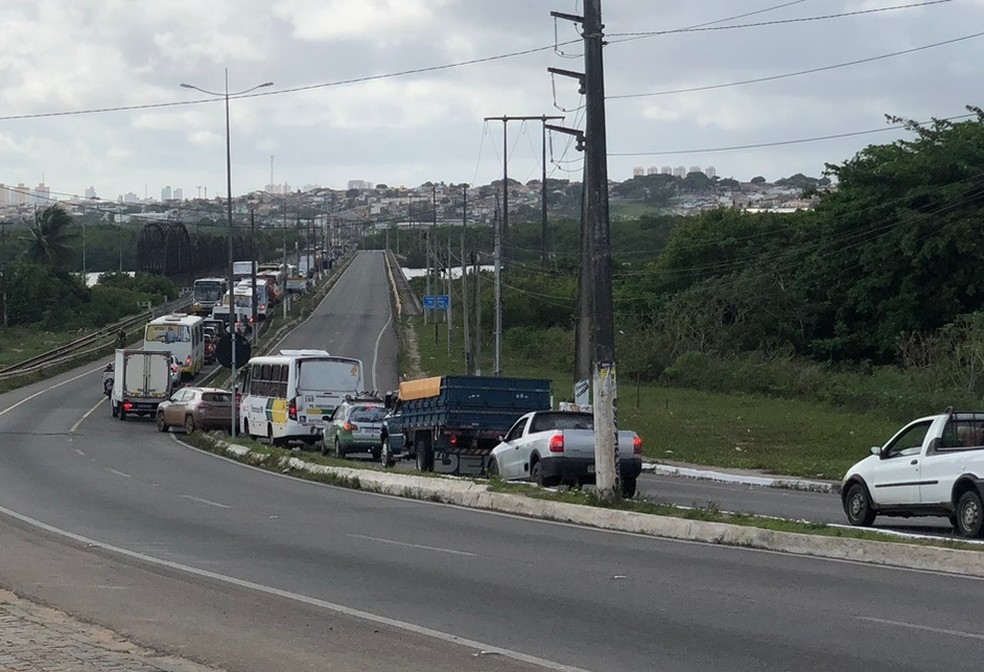 Congestionamento na Avenida Felizardo Moura, em Natal — Foto: Vinícius Marinho/Inter TV Cabugi