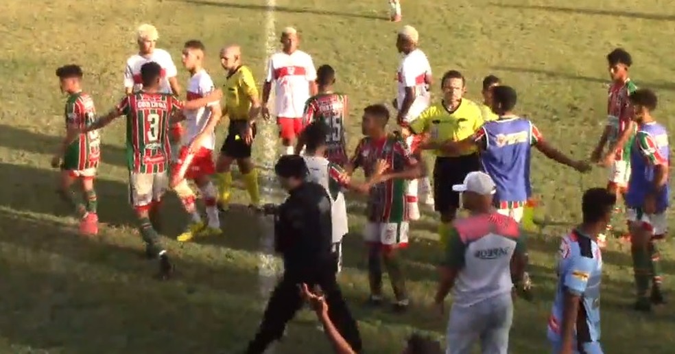 Confusão generalizada na final entre CSE e CRB — Foto: Reprodução/Eleven