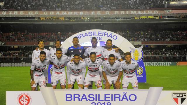 Jogadores do SÃ£o Paulo antes da partida contra o Inter