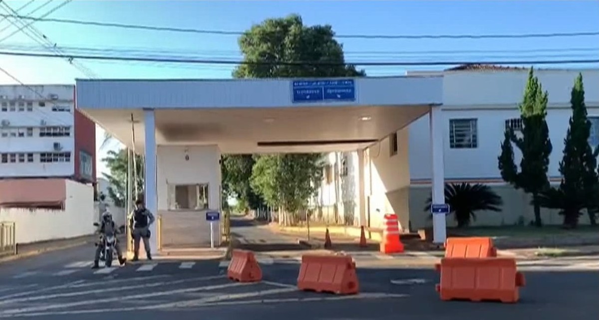 Polícia mata jovem que invadiu sede da PM em Uberaba