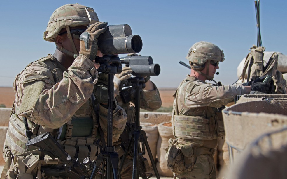 Soldados dos EUA patrulham Ã¡rea durante aÃ§Ã£o conjunta em Manbij, na SÃ­ria, em 1Âº de novembro de 2018 â€” Foto: Courtesy Zoe Garbarino/U.S. Army/Handout via Reuters