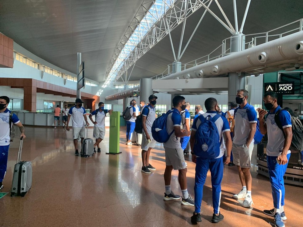 CSA embarcou na tarde desta quinta-feira — Foto: Ricardo Amaral/TV Gazeta