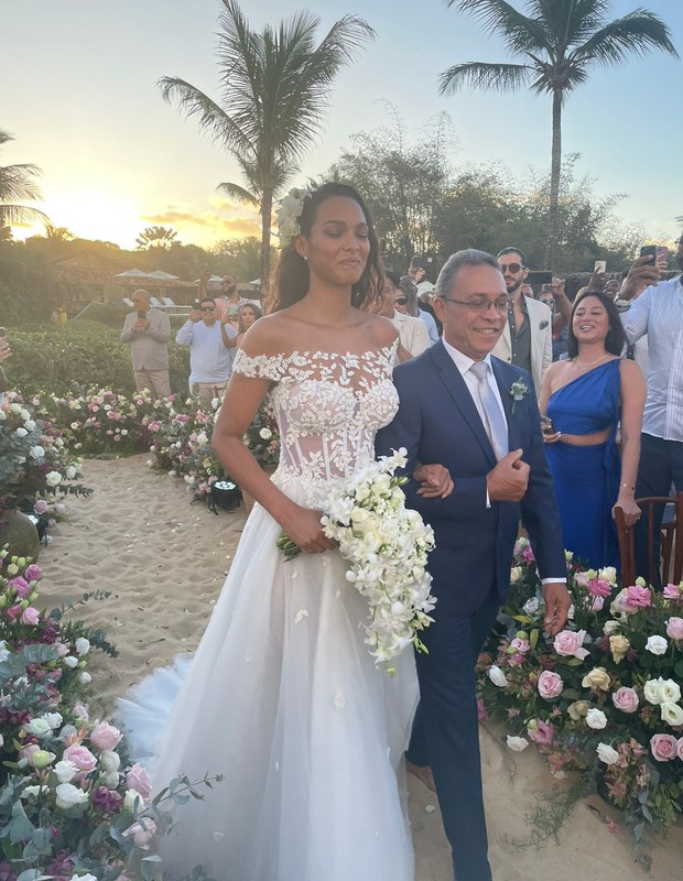 Lais Ribeiro e Joakim Noah se casam em Trancoso (Foto: Divulgação/Bunduky)