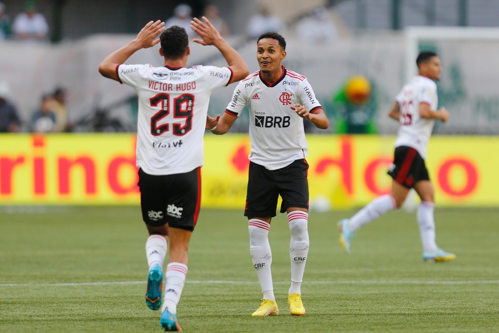 Somados, Victor Hugo e L&aacute;zaro j&aacute; marcaram sete gols com Dorival &mdash; Foto: Gilvan de Souza/Flamengo