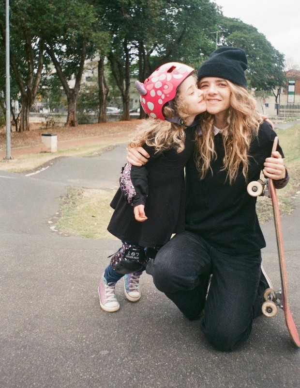 Karen Jonz com a filha, Sky (Foto: Reprodução/Instagram)
