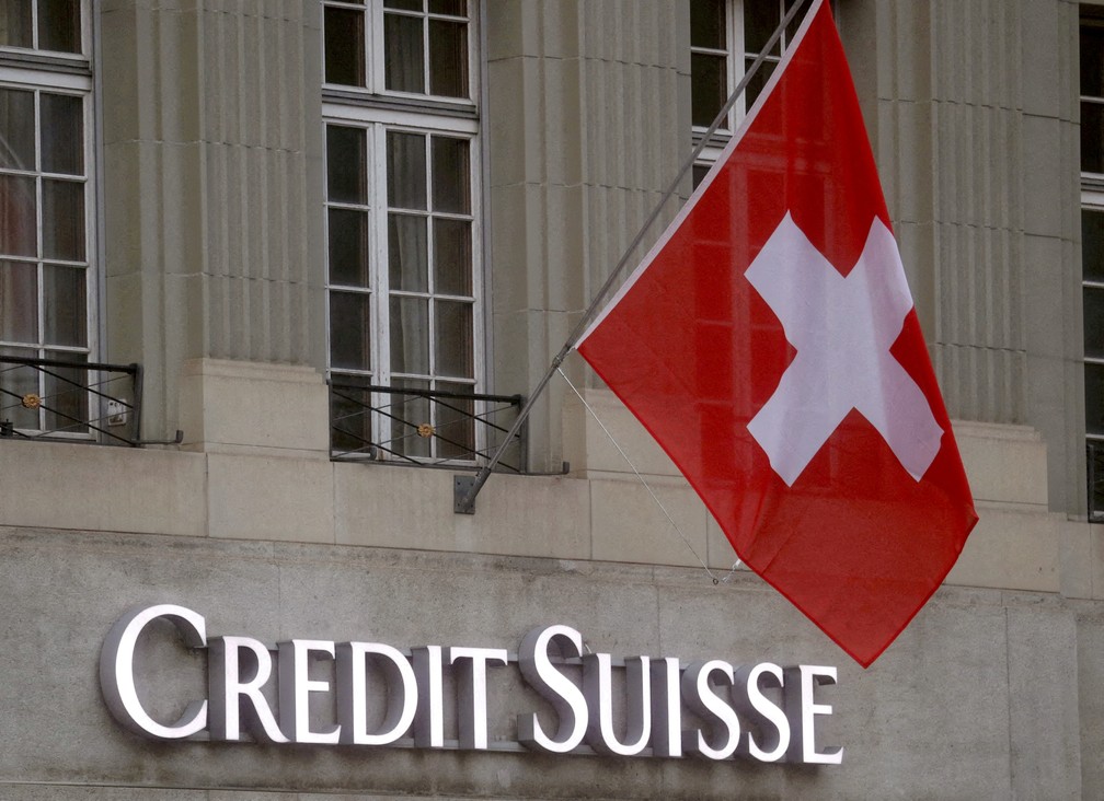 Fachada do banco suíço Credit Suisse em frente a uma filial em Berna, Suíça, em 29 de novembro de 2022. — Foto: REUTERS/Arnd Wiegmann/File Photo