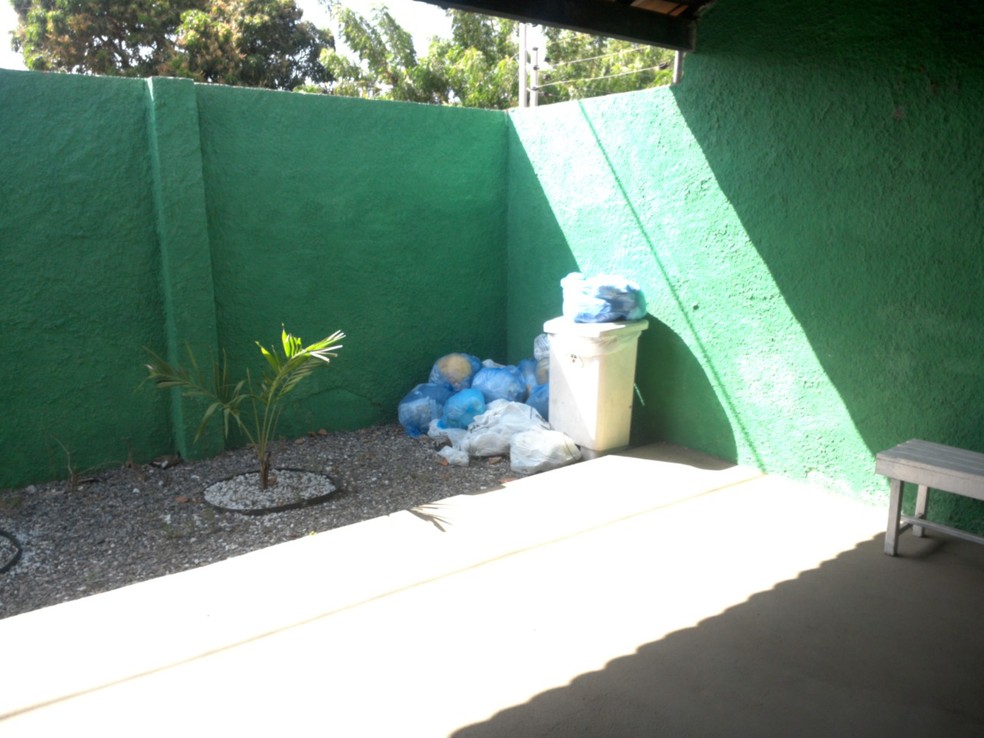 Lixo estava mal armazenado, segundo o CRM — Foto: Divulgação/CRM-PI