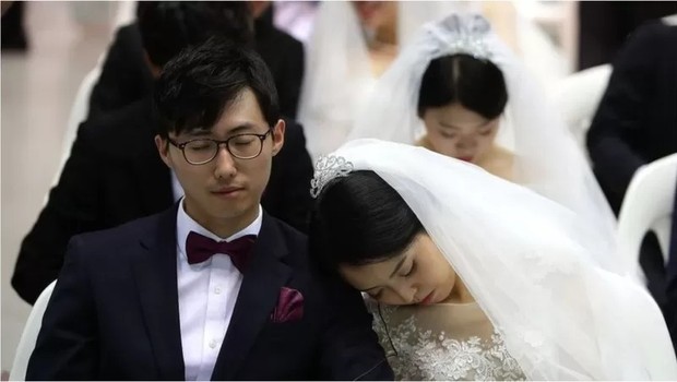 Falta de sono na Coreia do Sul lidera as estatísticas globais (Foto: CHUNG SUNG-JUN/GETTY IMAGES via BBC)