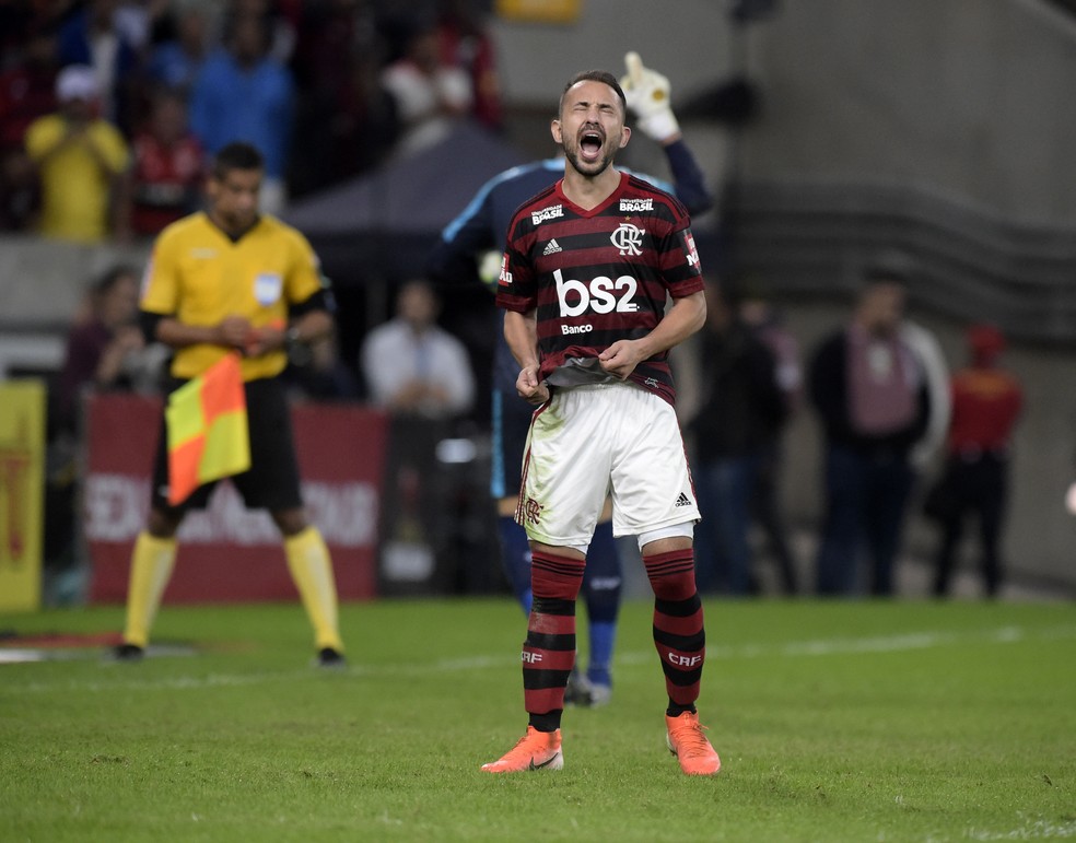 &Eacute;verton Ribeiro Flamengo Athletico-PR &mdash; Foto: Andr&eacute; Dur&atilde;o