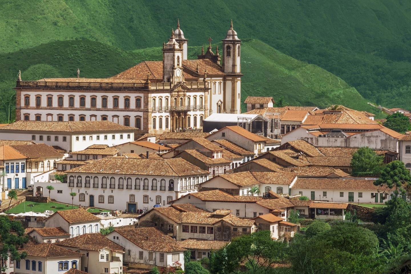 Founded at the end of the 17th century, Ouro Preto means Black Gold) is a major tourist destination and considered a World Heritage Site by Unesco because of its outstanding Baroque architecture.  (Foto: Getty Images/iStockphoto)