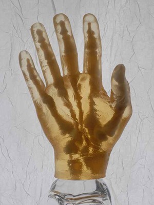 Protótipo de mão artificial desenvolvida com impressora 3D (Foto: Divulgação / GE)
