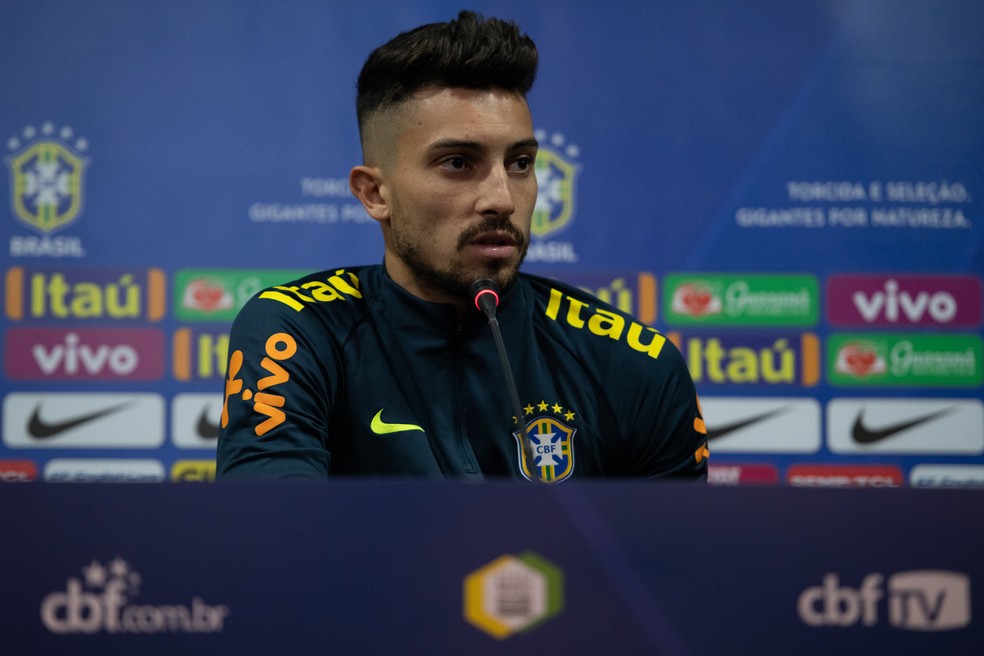 Alex Telles durante coletiva da SeleÃ§Ã£o Brasileira â€” Foto: Pedro Martins / MoWA Press