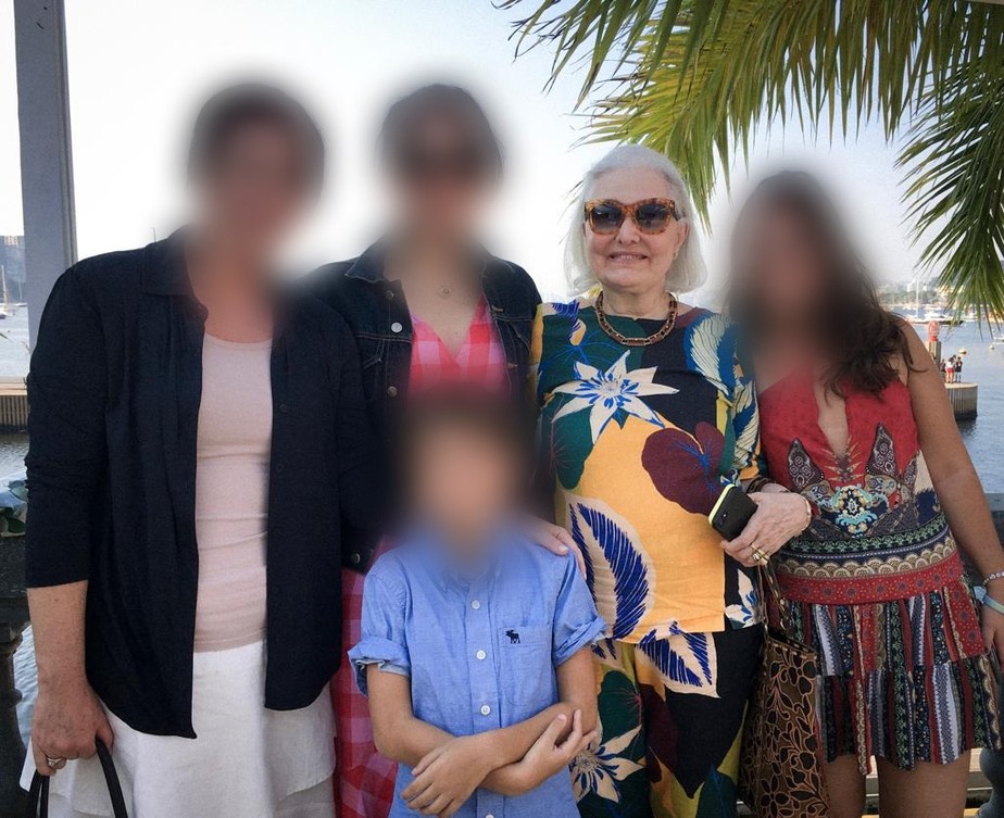 Martha Maria Lopes Pontes com a família: ela tinha 77 anos