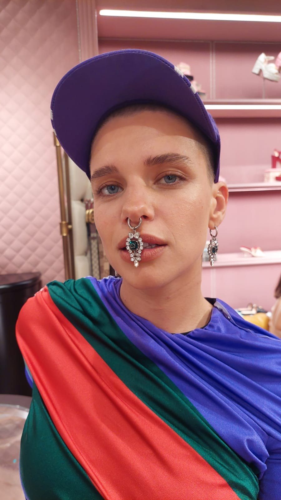 Bruna Linzmeyer usou um piercing da Gucci Aria (Foto: Laura Reif/Marie Claire)