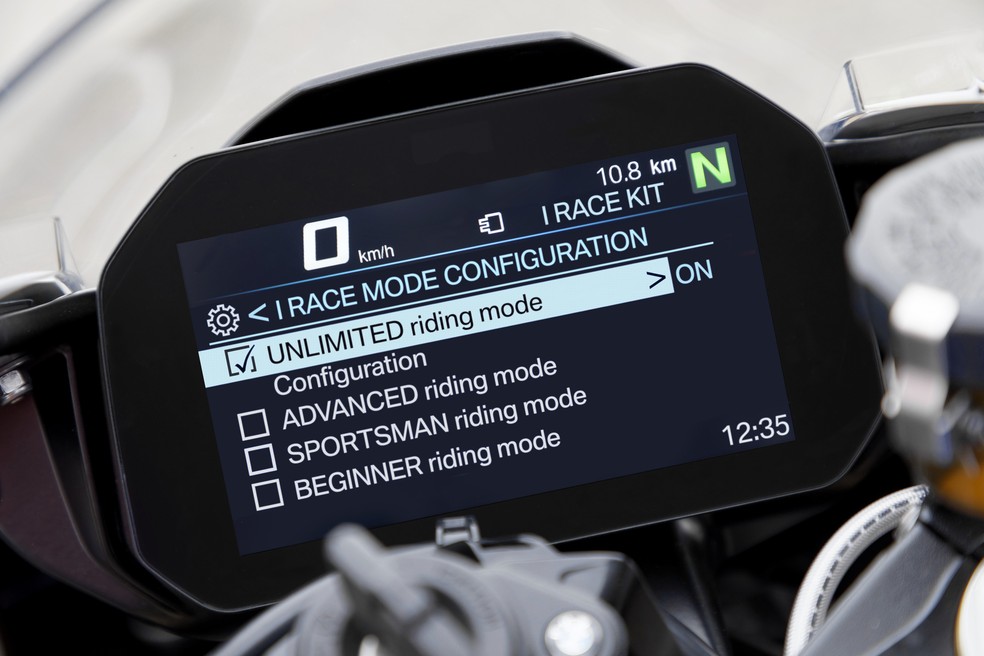 BMW cria 'modo ilimitado' para moto em 1º de abril — Foto: Divulgação