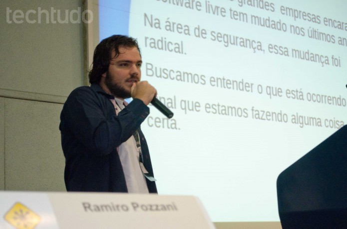 Ramiro Pozzani explica na FISL os limites de segurança para o software livre (Foto: Giordano Tronco/TechTudo)
