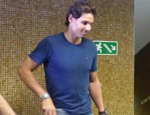 Rafael Nadal desembarca no aeroporto internacional do Rio de Janeiro (Foto: Carol Fontes)