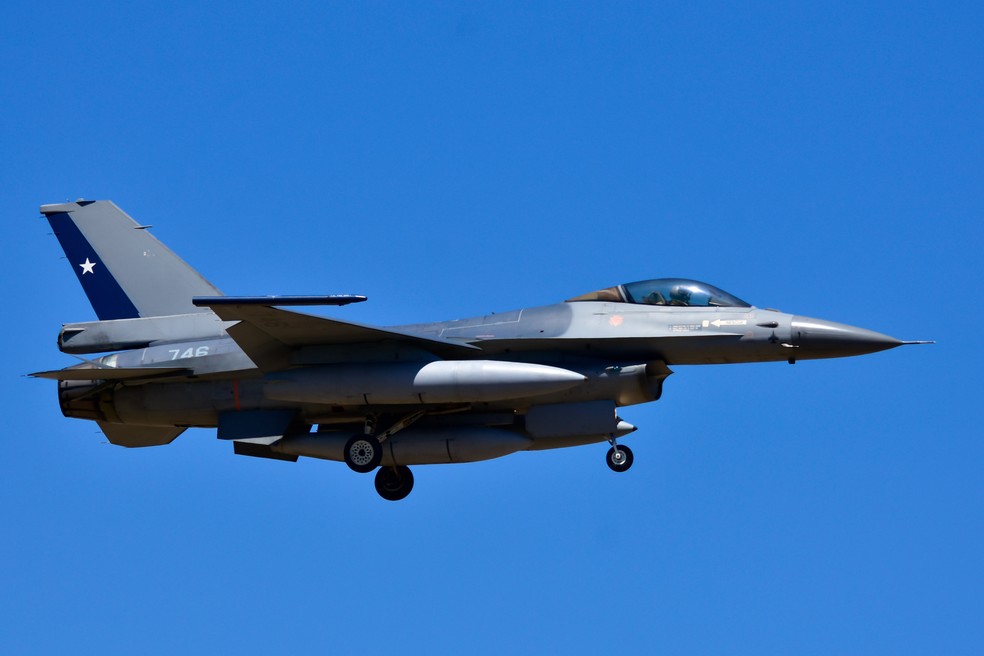 Caças chilenos participaram dos primeiros voos de exercício da Cruzex 2018 — Foto: Pedro Vitorino