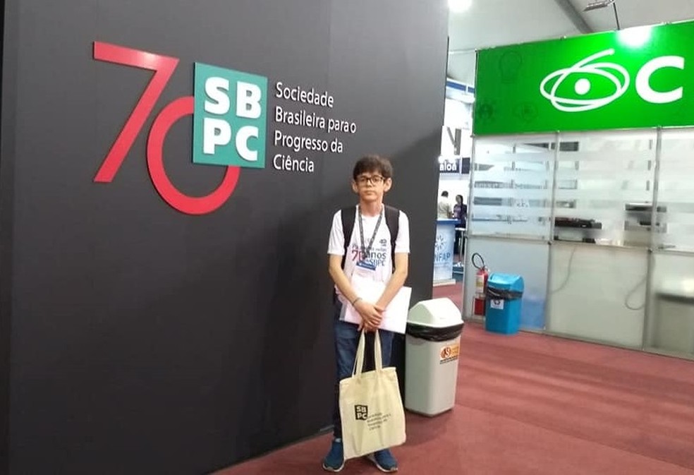 Aluno de MS apresentou seu trabalho sobre questões de gênero na Reunião da SBPC de 2018 (Foto: Arquivo pessoal )