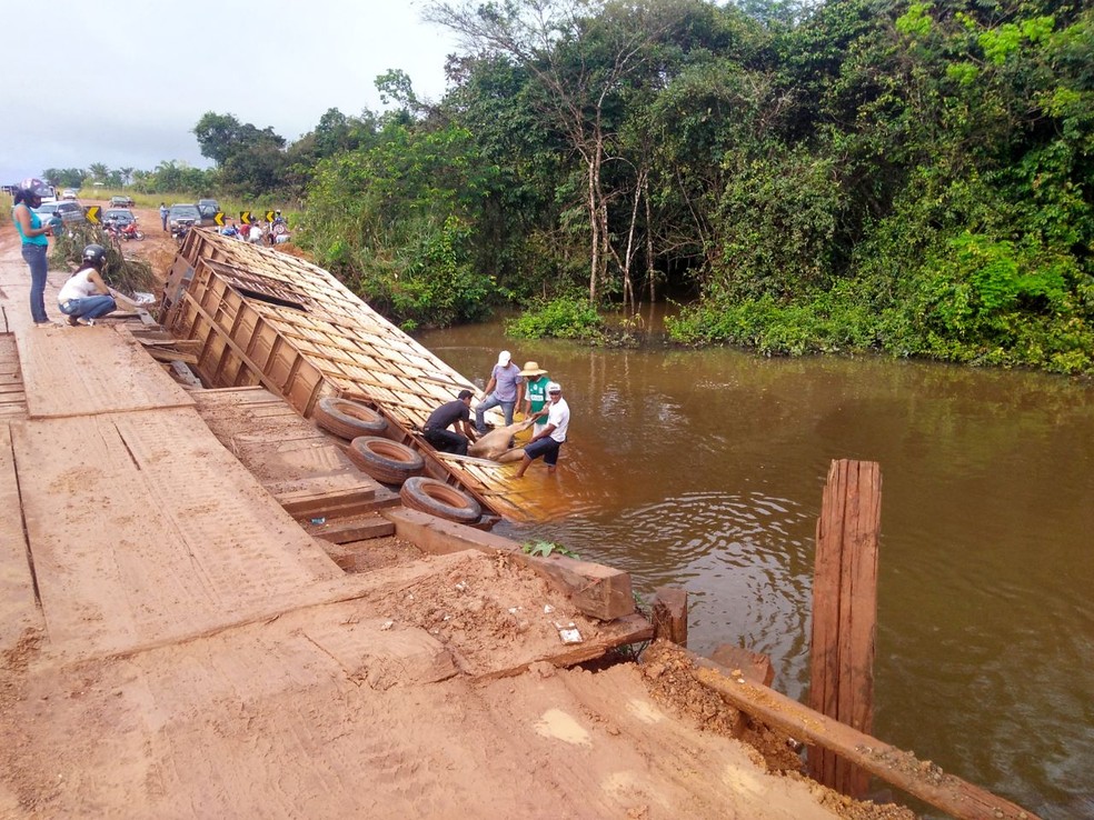 Acidente ocorreu na ponte sobre o Rio Ãguas Claras, na MT-170 (Foto: DivulgaÃ§Ã£o)