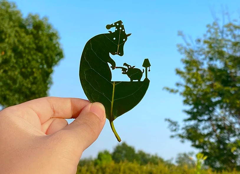 Lito Leaf Art faz recortes muito precisos em folhas para criar narrativas (Foto: Lito Leaf Art / Reprodução)
