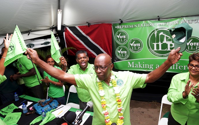 Jack Warner, ex-vice-presidente da Fifa, é visto festejando  (Foto: Andrea de Silva/ Reuters)