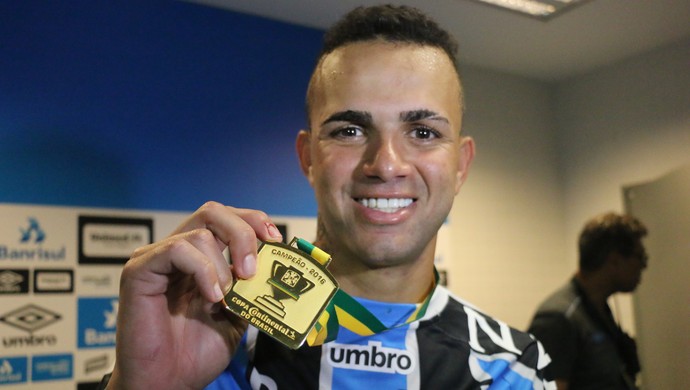 Grêmio atrela reforços para o ataque a vendas; Luan é o favorito a sair