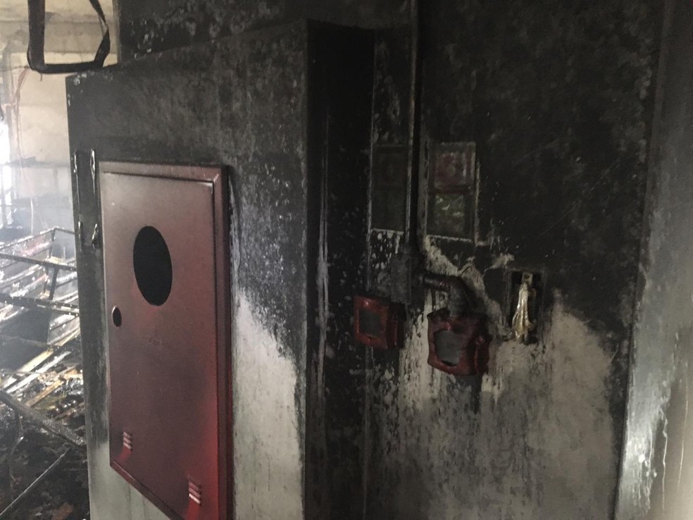 Parte atingida pelo incêndio no prédio do INSS em Porto Velho — Foto: Corpo de Bombeiros/Divulgação